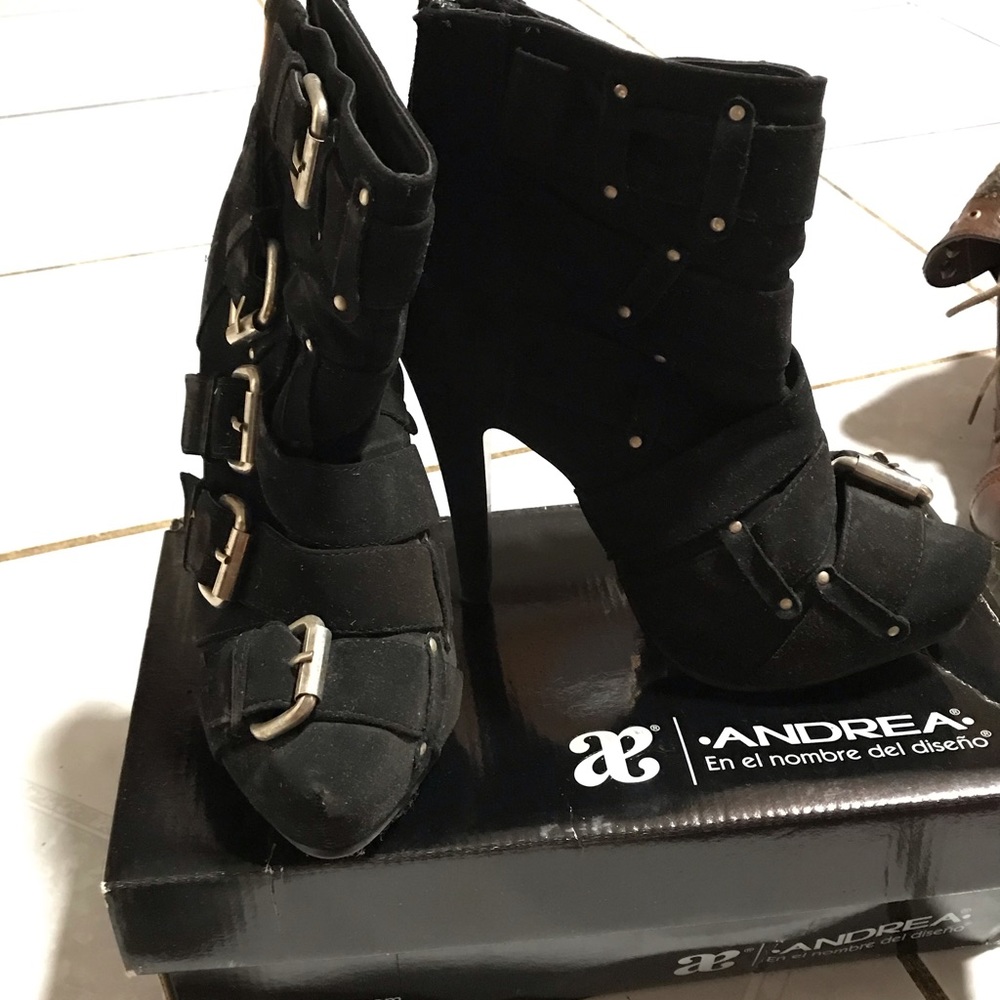 Black heel boots